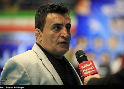 بنا در گفت وگو با خبرنگاران: اولویت بنده تشکیل تیم ملی قوی است، با دقت عملکرد کشتی گیران را رصد می کنم