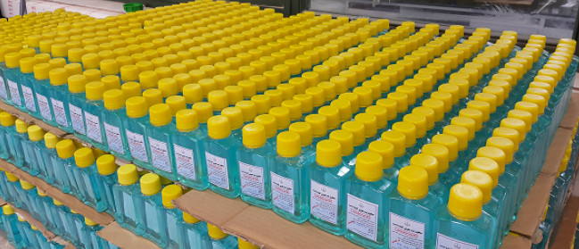 تولید محلول ضدعفونی کننده دست در دانشکده داروسازی شیراز