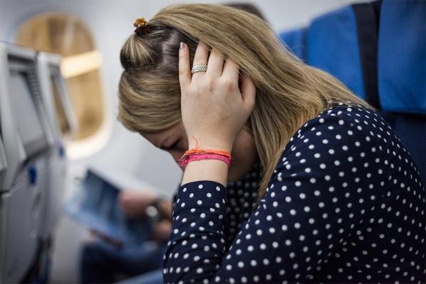 گوش درد و گرفتگی گوش در سفرهای هوایی: از دلایل بروز تا راه حل و درمان