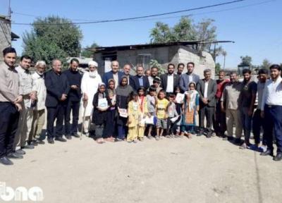 اهدای کتاب به بچه ها سیل زده در روستای قورچای شهرستان آزادشهر